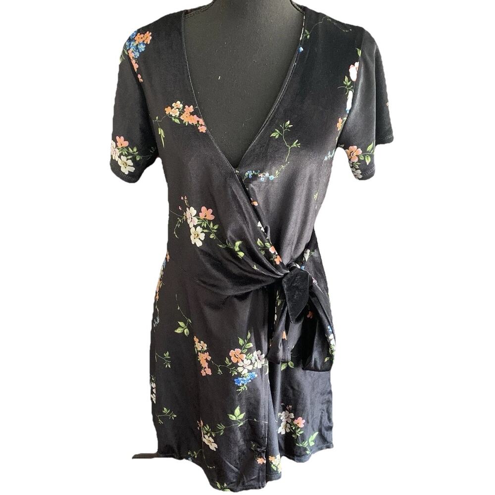 Urban Outfitters Women's Black Floral Wrap Midi Dress - Size S